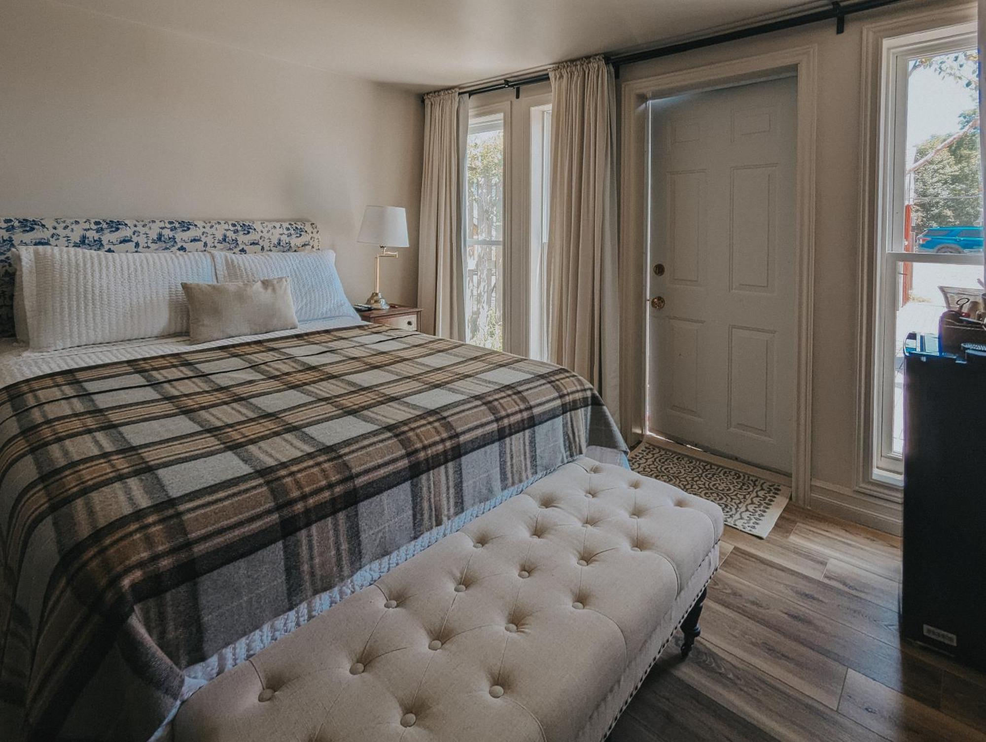 The Cooper'S Inn Shelburne Bagian luar foto